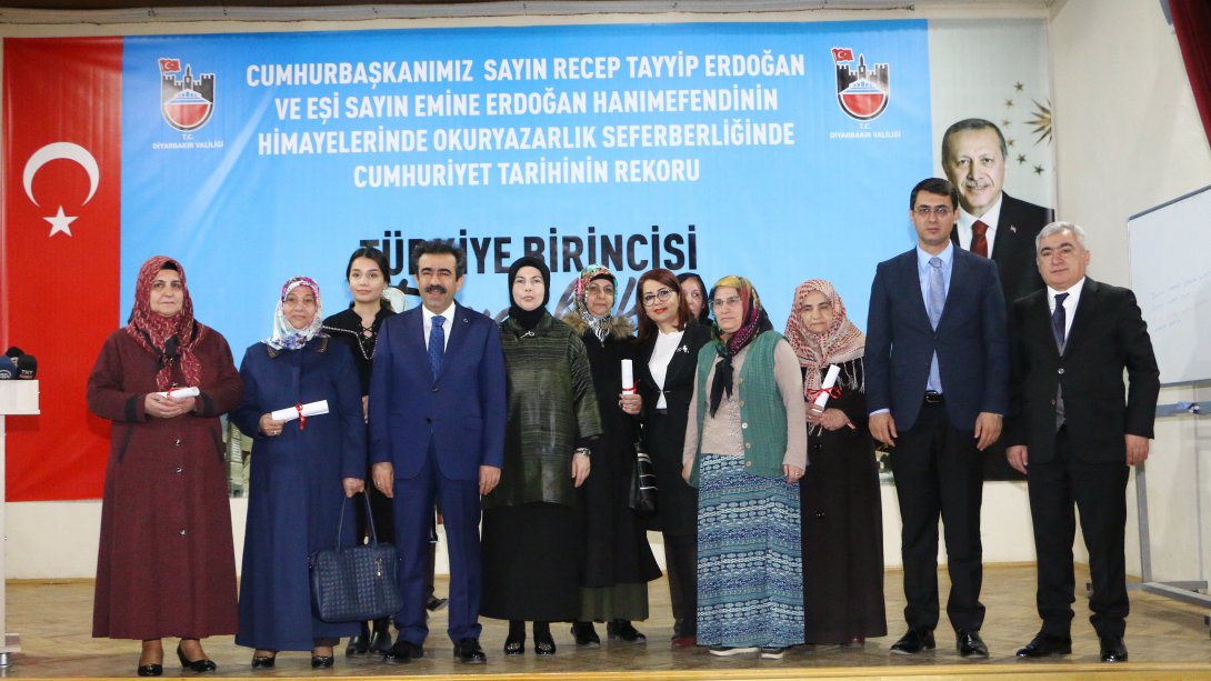 "OKURYAZARLIK SEFERBERLİĞİ" KATILIMCILARINA SERTİFİKA DAĞITIM TÖRENİ DÜZENLENDİ.
