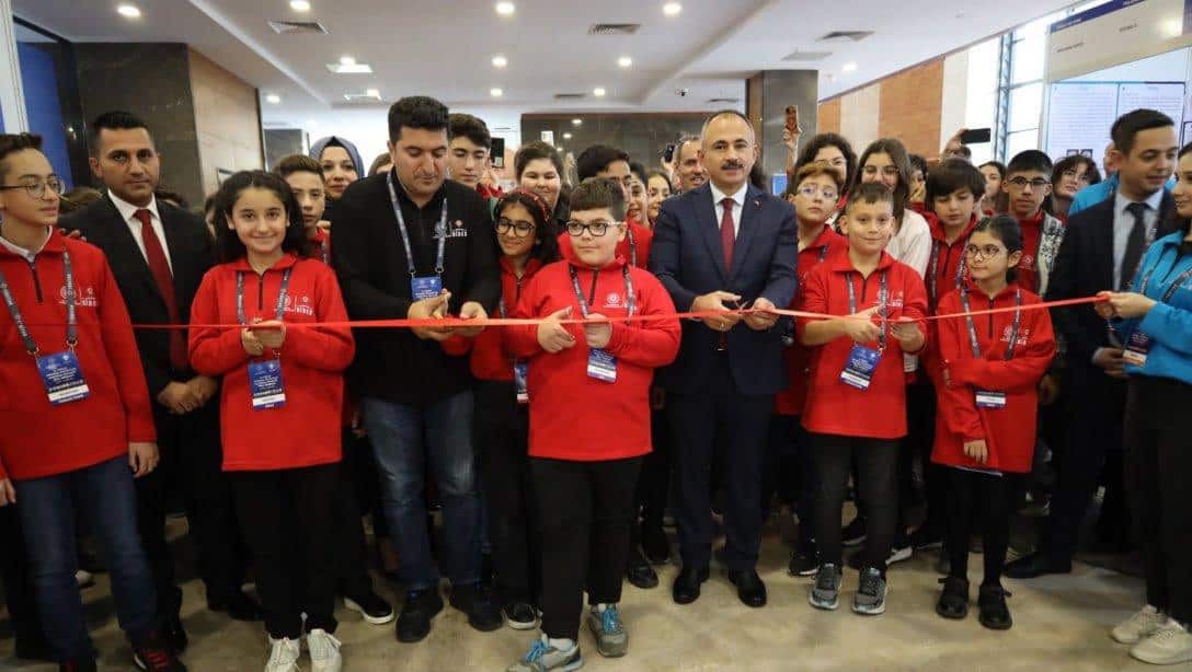 16. Ortaokul Öğrencileri Araştırma Projeleri Final Sergisi Diyarbakır'da Başladı.