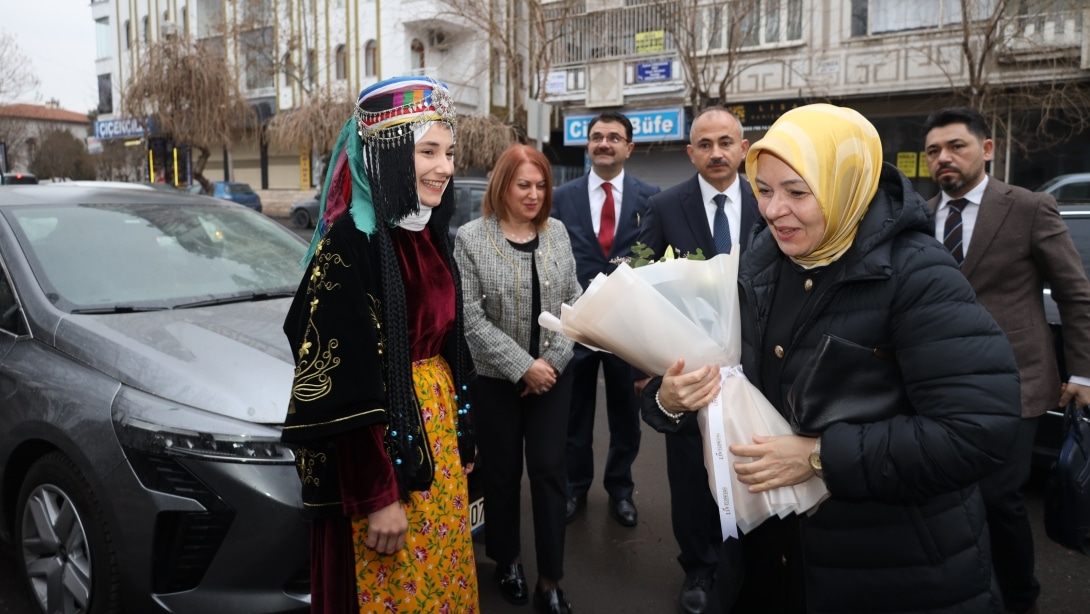 MİLLİ EĞİTİM BAKAN YARDIMCISI CELİLE EREN ÖKTEN'İN DİYARBAKIR ZİYARETİ