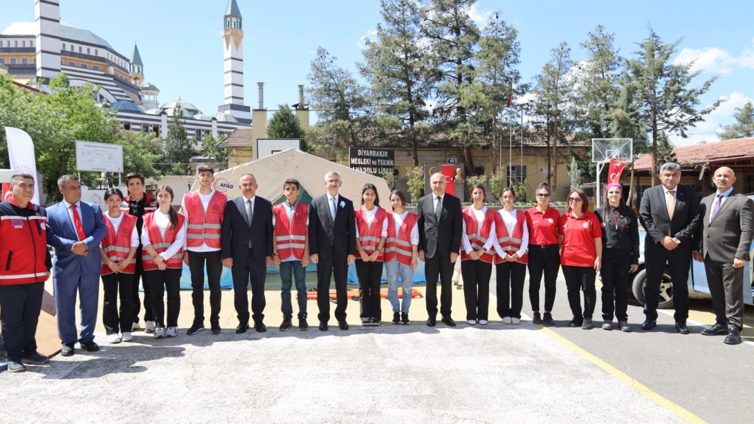 Millî Eğitim Bakan Yardımcımız Sn. Nazif Yılmaz'dan Genç MEB AKUB Okul Ziyareti